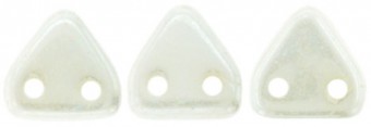 Margele Cehia triunghi plat cu 2 gauri 6mm alb opac perlat - 20buc