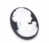 Cabochon rasina oval 24x18mm negru cu doamna alba (1buc)