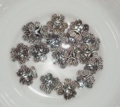 Capacel decorativ floare 3 petale duble 13mm argintiu antichizat - 10buc
