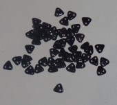 Margele Cehia triunghi plat cu 2 gauri 6mm negru lucios - 20buc