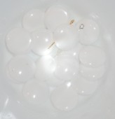 Margele sticla Cehia rotunde plate, gen cabochon, cu 2 gauri, alb opac lucios 18x5mm (03000) (1buc)