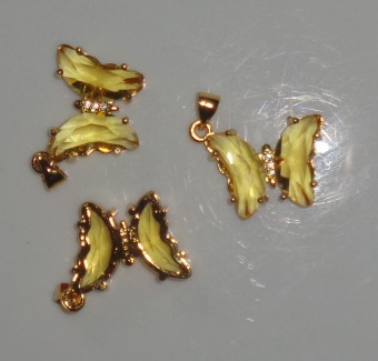 Pandant auriu, fluture cu cristale zirconiu topaz deschis/miere de salcam 24x22x4mm (1buc)