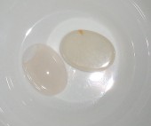 Cabochon agate alb translucid oval 25x18x6mm (1buc)