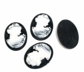 Cabochon rasina oval 37x28cm negru cu doamna alba (1buc)