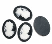 Cabochon rasina oval 4x3cm negru cu doamna alba (1buc)