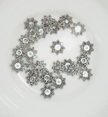 Capacel decorativ floare 8 petale ascutite 8,5x3mm argintiu antichizat - 10buc