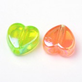 Margele acril inimi multicolore cu irizatii 8x8x3mm - cca 100buc