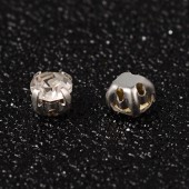 Margele rhinestone din sticla tr./metal argintiu deschis 3,2x3,2x2,5mm - 100buc