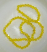 Margele sticla bicon fatetate 4mm galben deschis tr. cu irizatii - cca 95buc