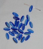 Margele sticla Cehia frunze lungi 13x6mm albastru (99995) (1buc)