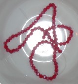 Margele sticla Rotunde Fatetate 4mm rosu inchis tr. cu irizatii - sirag cca 100buc